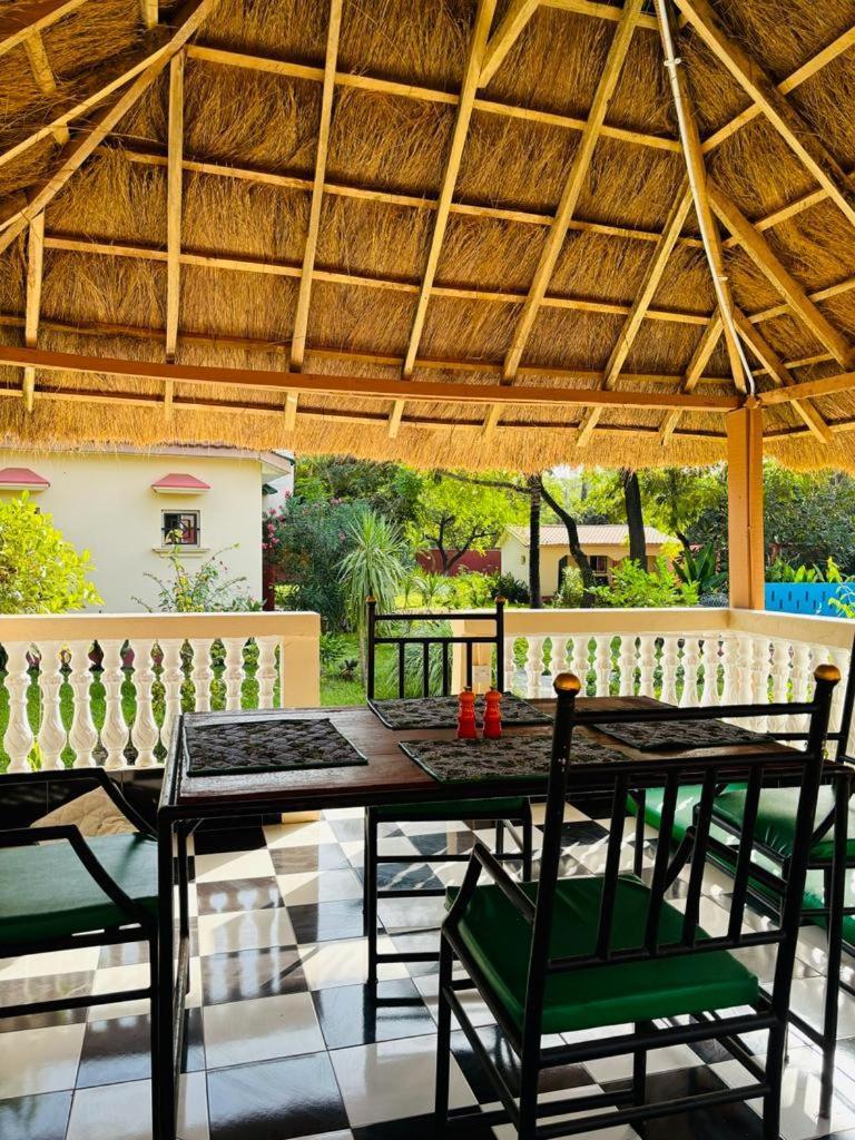 Heda House Bed & Breakfast Sanyang Екстериор снимка